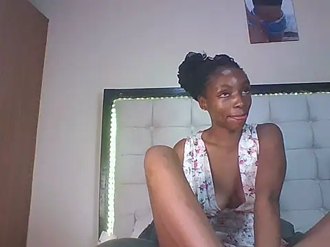 Snapshot of hoeligal chatting on 06-03-26, 09:31 hoeligal online show from 06-03-26, 09:31