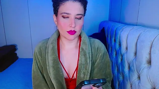 Snapshot of luasecret21 chatting on 05-25-26, 04:35 luasecret21 online show from 05-25-26, 04:35