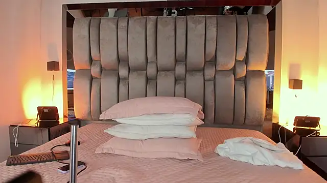 Milawink online show from 07-22-26, 07:27