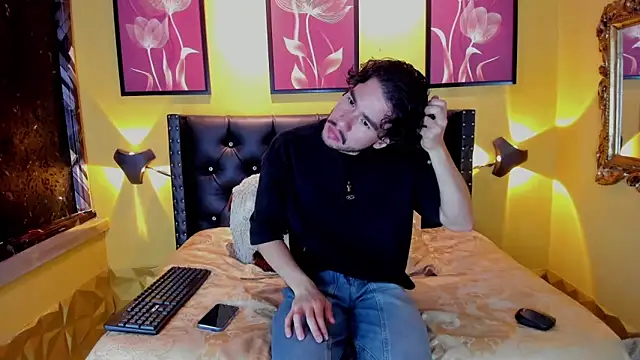 Snapshot of theo_riviera chatting on 05-28-26, 10:29 theo riviera online show from 05-28-26, 10:29