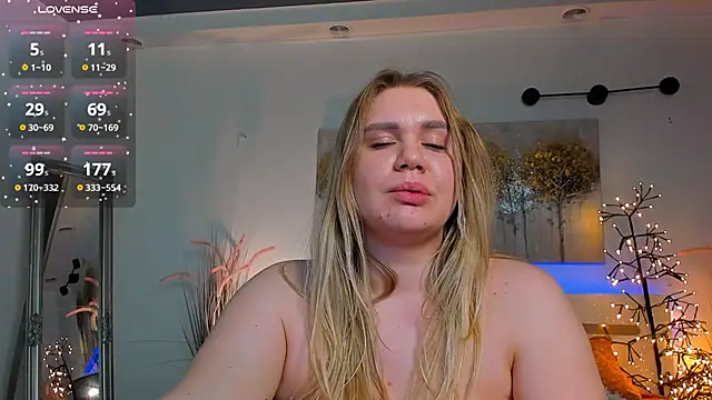 Snapshot of Sky_BlondeX chatting on 01-14-25, 12:56 Sky BlondeX online show from 01-14-25, 12:56