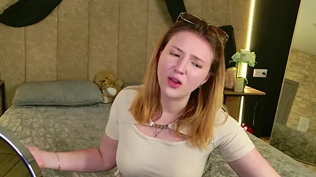 Laura Stellar online show from 07-02-26, 05:57