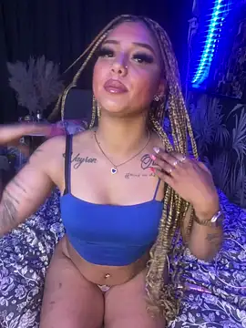 YoungXylena online show from 05-27-26, 06:05