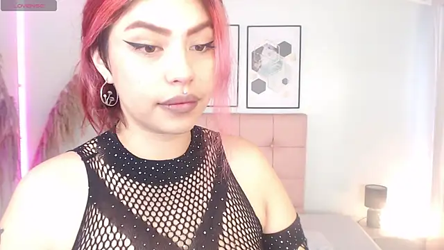 LilMoon  online show from 06-10-26, 02:38
