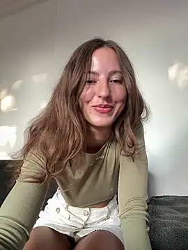 Snapshot of gymgirllaura chatting on 07-15-26, 06:13 gymgirllaura online show from 07-15-26, 06:13