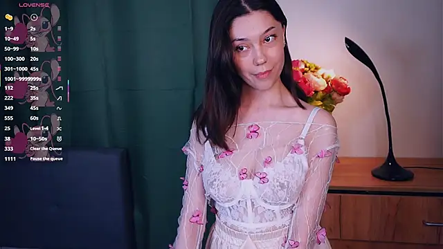 DellaSchane online show from 06-03-26, 10:37