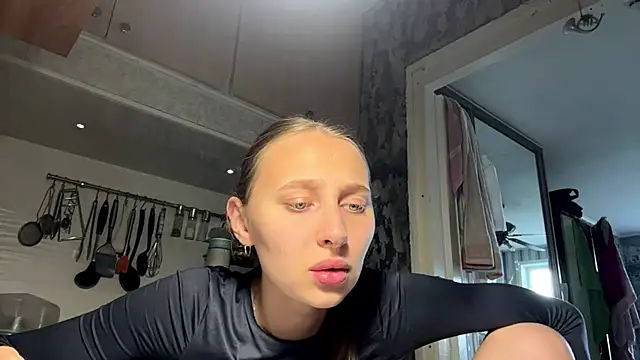 Snapshot of AlidaReff chatting on 06-02-26, 03:25 AlidaReff online show from 06-02-26, 03:25