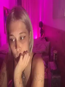 Snapshot of Ella_Bloom chatting on 05-28-26, 07:33 Ella Bloom online show from 05-28-26, 07:33