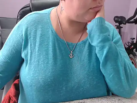 Snapshot of June_Osborne chatting on 05-29-26, 06:06 June Osborne online show from 05-29-26, 06:06