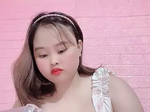 Snapshot of Nhungnhung679 chatting on 06-10-26, 03:55 Nhungnhung679 online show from 06-10-26, 03:55
