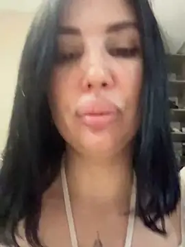 Snapshot of Mariahi chatting on 06-03-26, 08:03 Mariahi online show from 06-03-26, 08:03