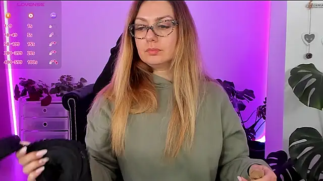 LindaWhite  online show from 02-10-25, 09:25