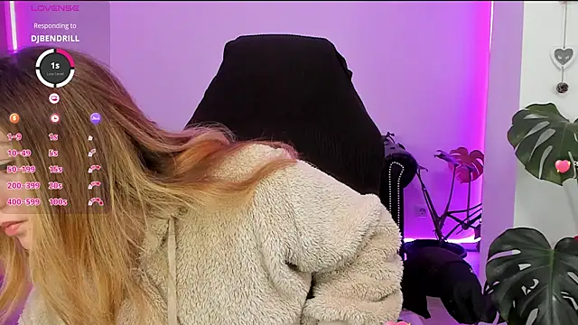 LindaWhite  online show from 03-04-25, 04:20