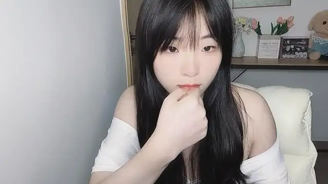 Louise-3 online show from 07-18-26, 11:03