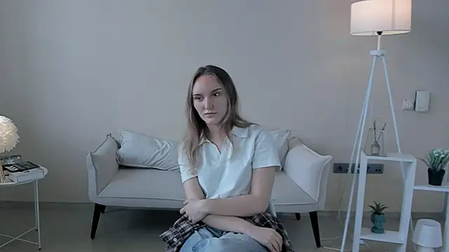 JenevaLitalien online show from 05-30-26, 10:23