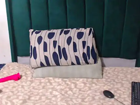 Mellowkittyyellow online show from 07-24-26, 03:59