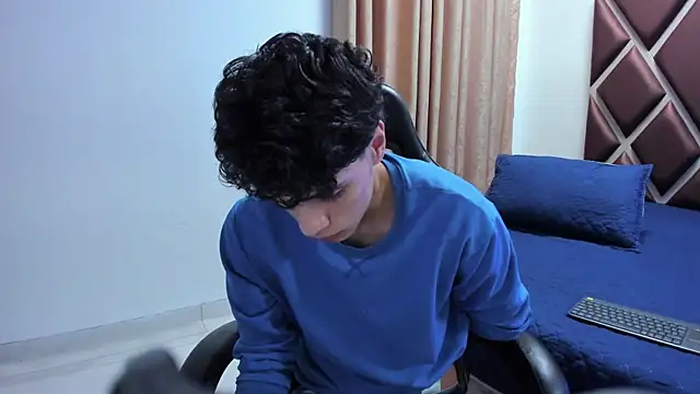 Ithan Hott online show from 07-26-26, 04:42