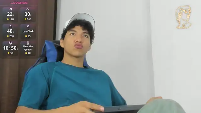 Snapshot of Maximiliano_Young chatting on 05-31-26, 12:56 Maximiliano Young online show from 05-31-26, 12:56