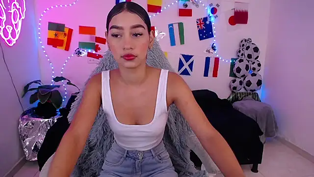 mia cute girl online show from 07-20-26, 12:07