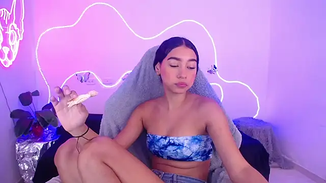 mia cute girl online show from 07-28-26, 02:13