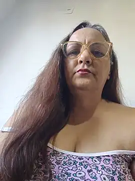 Snapshot of Your_Momy69 chatting on 05-31-26, 01:40 Your Momy69 online show from 05-31-26, 01:40