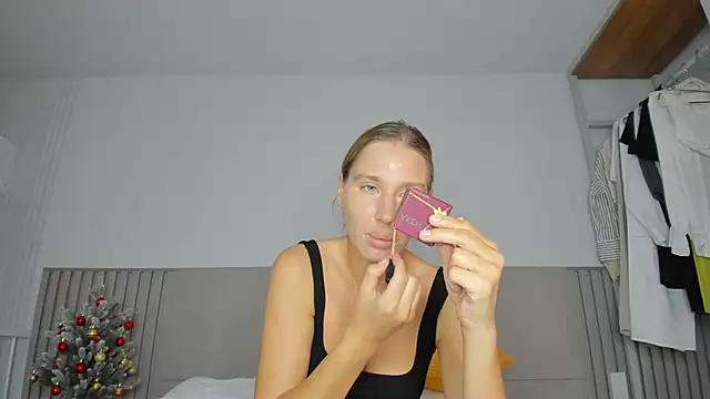 SofiClimbing online show from 12-16-25, 03:55