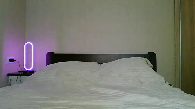 elliza snow online show from 07-28-26, 09:15