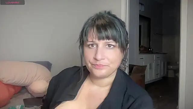 Snapshot of maddiliz chatting on 03-12-25, 12:10 maddiliz online show from 03-12-25, 12:10