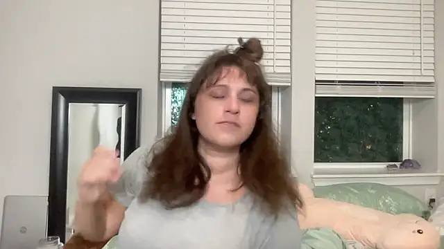 Snapshot of maddiliz chatting on 09-09-25, 01:49 maddiliz online show from 09-09-25, 01:49