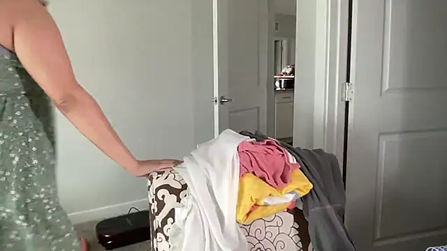 Snapshot of maddiliz chatting on 09-25-25, 04:00 maddiliz online show from 09-25-25, 04:00