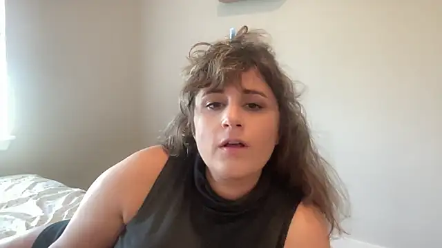 Snapshot of maddiliz chatting on 10-15-25, 06:52 maddiliz online show from 10-15-25, 06:52