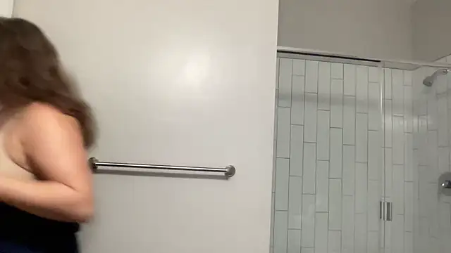 Snapshot of maddiliz chatting on 10-20-25, 01:06 maddiliz online show from 10-20-25, 01:06