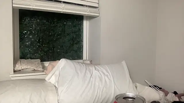 Snapshot of maddiliz chatting on 10-27-25, 12:36 maddiliz online show from 10-27-25, 12:36