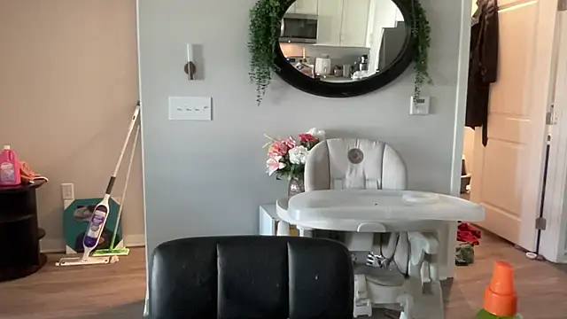 Snapshot of maddiliz chatting on 11-18-25, 06:01 maddiliz online show from 11-18-25, 06:01