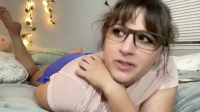 Snapshot of maddiliz chatting on 11-21-25, 05:06 maddiliz online show from 11-21-25, 05:06