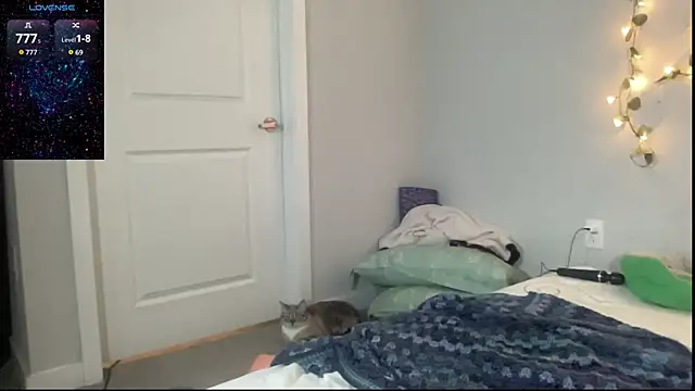 Snapshot of maddiliz chatting on 11-27-25, 02:02 maddiliz online show from 11-27-25, 02:02