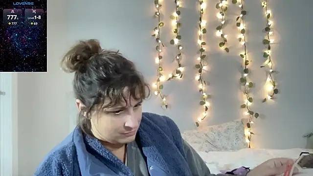 Snapshot of maddiliz chatting on 12-01-25, 12:04 maddiliz online show from 12-01-25, 12:04