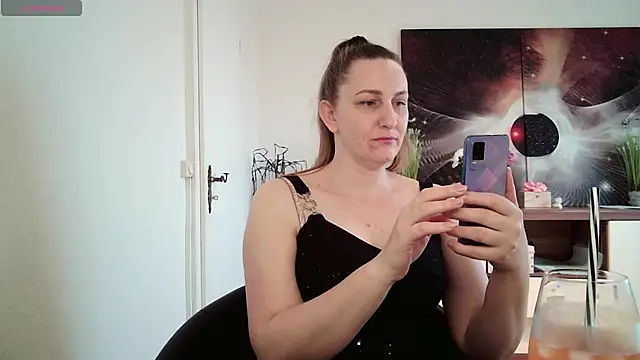 Snapshot of Yevgeshka-Milashka chatting on 03-08-25, 04:28 Yevgeshka-Milashka online show from 03-08-25, 04:28