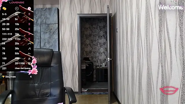 Snapshot of Yevgeshka-Milashka chatting on 10-28-25, 07:12 Yevgeshka-Milashka online show from 10-28-25, 07:12