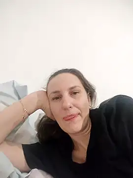 Snapshot of Yevgeshka-Milashka chatting on 11-27-25, 08:11 Yevgeshka-Milashka online show from 11-27-25, 08:11