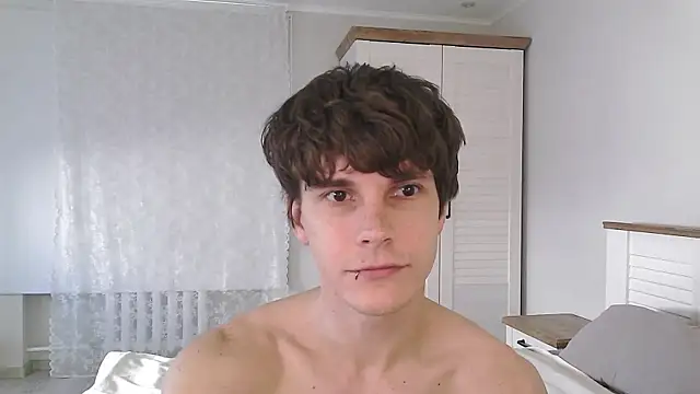 Snapshot of Eric_Crush chatting on 06-03-26, 04:15 Eric Crush online show from 06-03-26, 04:15