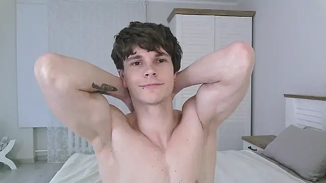 Snapshot of Eric_Crush chatting on 06-04-26, 04:18 Eric Crush online show from 06-04-26, 04:18