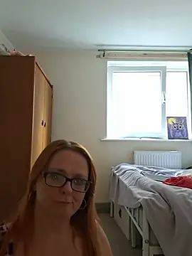 Snapshot of Naughtybutnicedaisy chatting on 06-30-26, 01:23 Naughtybutnicedaisy online show from 06-30-26, 01:23
