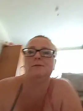 Snapshot of Naughtybutnicedaisy chatting on 07-06-26, 04:09 Naughtybutnicedaisy online show from 07-06-26, 04:09