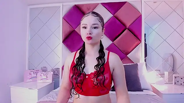 Snapshot of CamilaSaez chatting on 07-20-26, 01:13 CamilaSaez online show from 07-20-26, 01:13