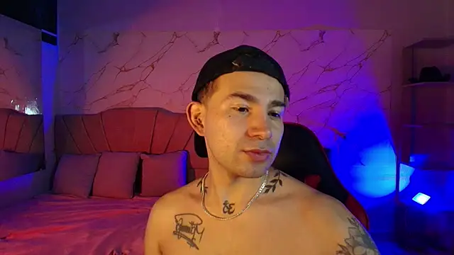 Snapshot of milocub chatting on 06-06-26, 10:20 milocub online show from 06-06-26, 10:20