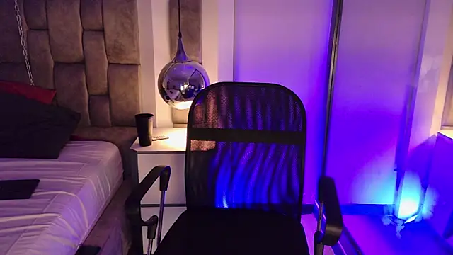 LucasThomson  online show from 06-24-26, 04:00