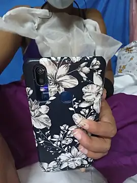 Snapshot of juli-honey chatting on 06-09-26, 11:11 juli-honey online show from 06-09-26, 11:11
