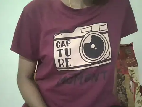 Snapshot of Sravanthi52 chatting on 06-12-26, 01:32 Sravanthi52 online show from 06-12-26, 01:32