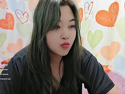 Snapshot of xiaoxi-88 chatting on 06-12-26, 12:04 xiaoxi-88 online show from 06-12-26, 12:04
